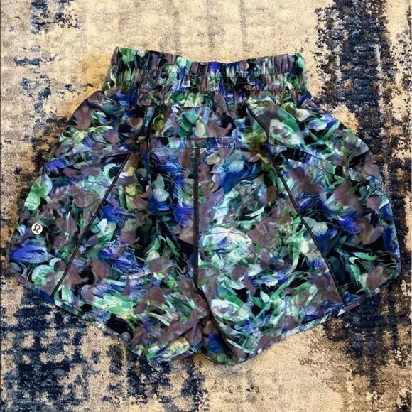 NWOT Lululemon Track That Short Mid Rise - Picture 2 of 10